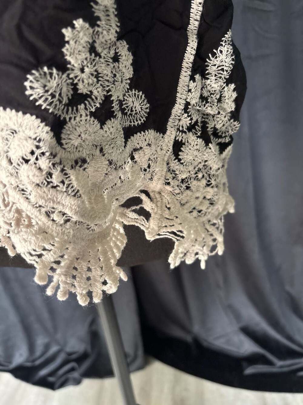 Black Embroidered Lace Trim Sleeveless Tank Top Size XL - Picture 4 of 7